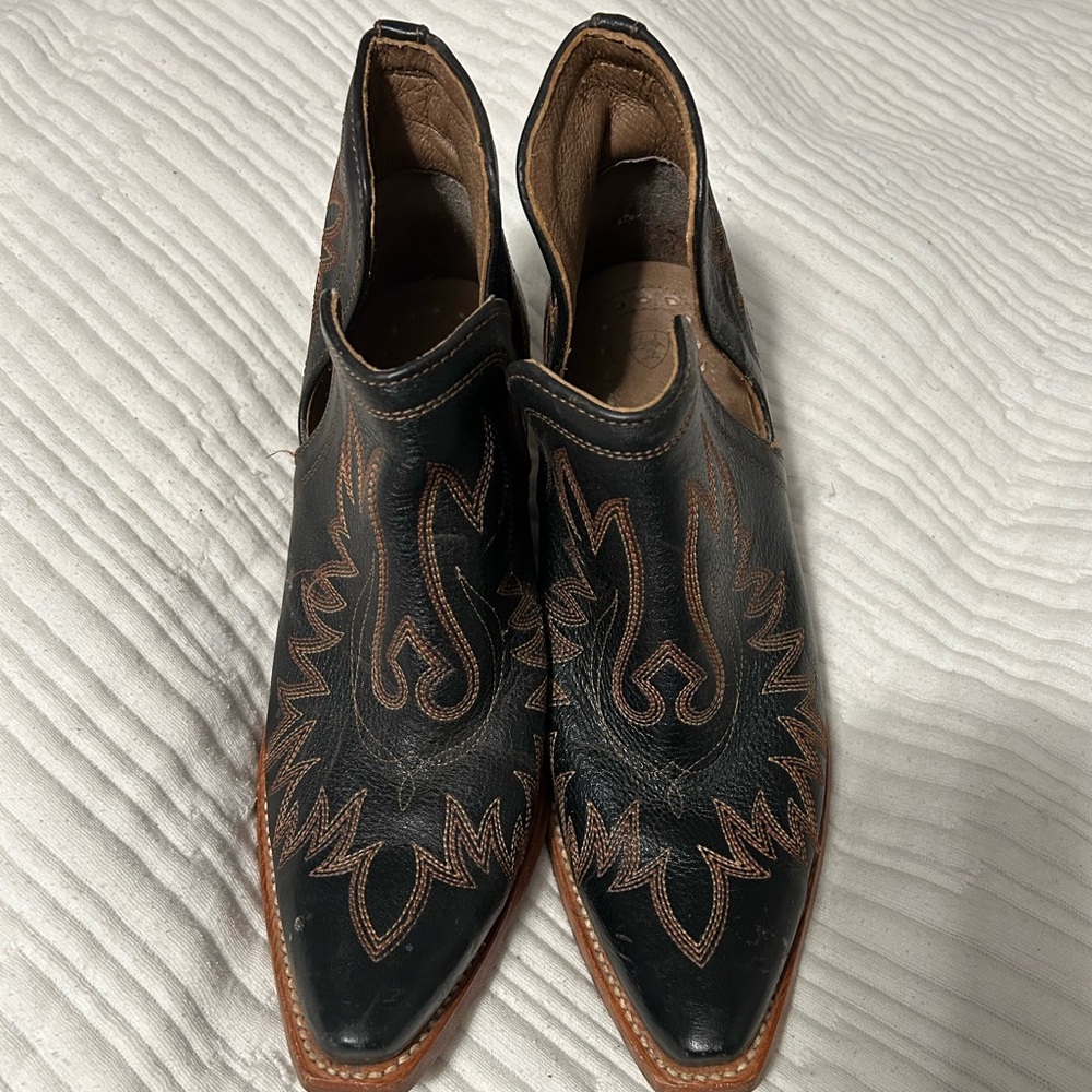 Black Ariat Dixon
